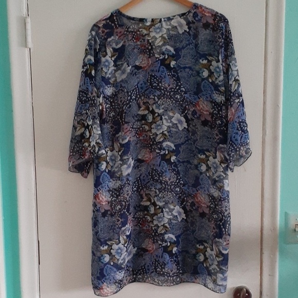 Floral Tunic / Cover Up With Embellishment Size XL - Picture 6 of 6